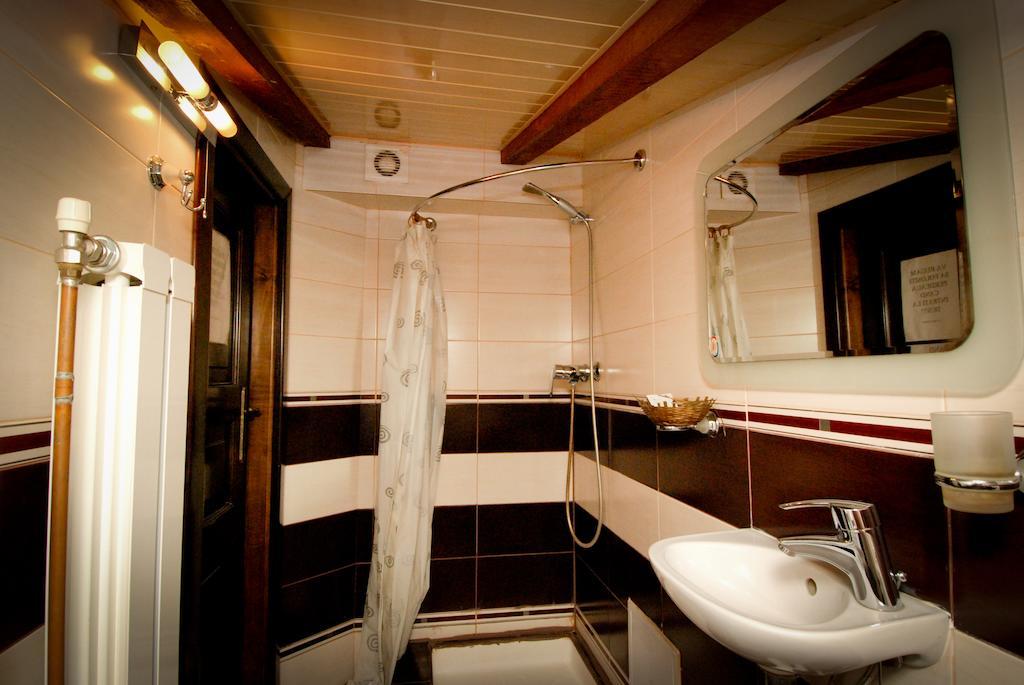 Hotel Zara Роман Стая снимка