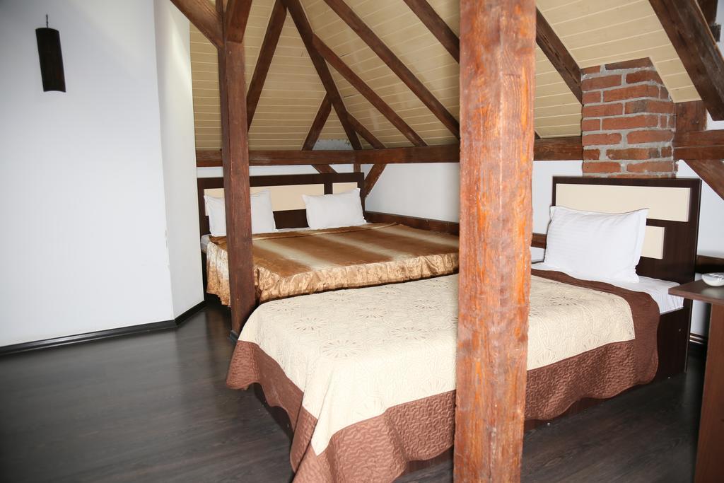 Hotel Zara Роман Екстериор снимка