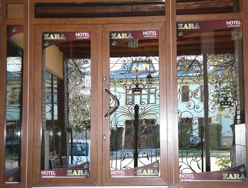 Hotel Zara Роман Екстериор снимка
