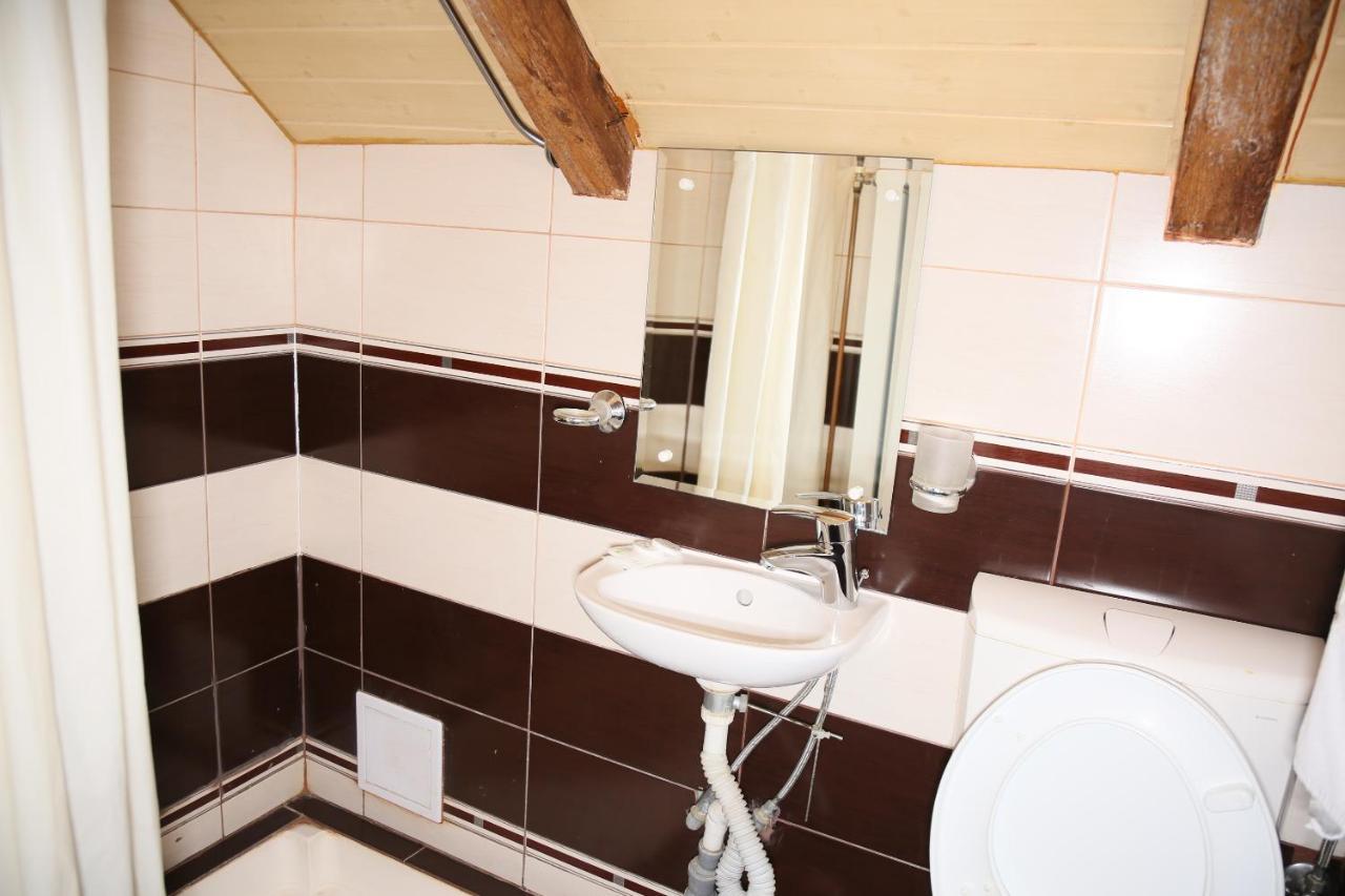 Hotel Zara Роман Екстериор снимка